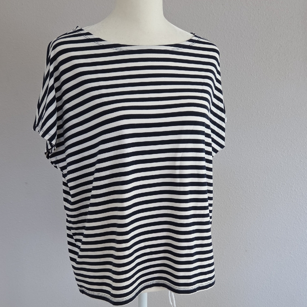 Uniqlo Black and White Striped Airism Tee